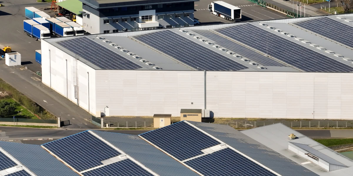 Learn how commercial clients use solar + storage to buy and store energy at low-cost times, then use or sell it when rates spike. This guide explains how arbitrage works in PG&E territory.